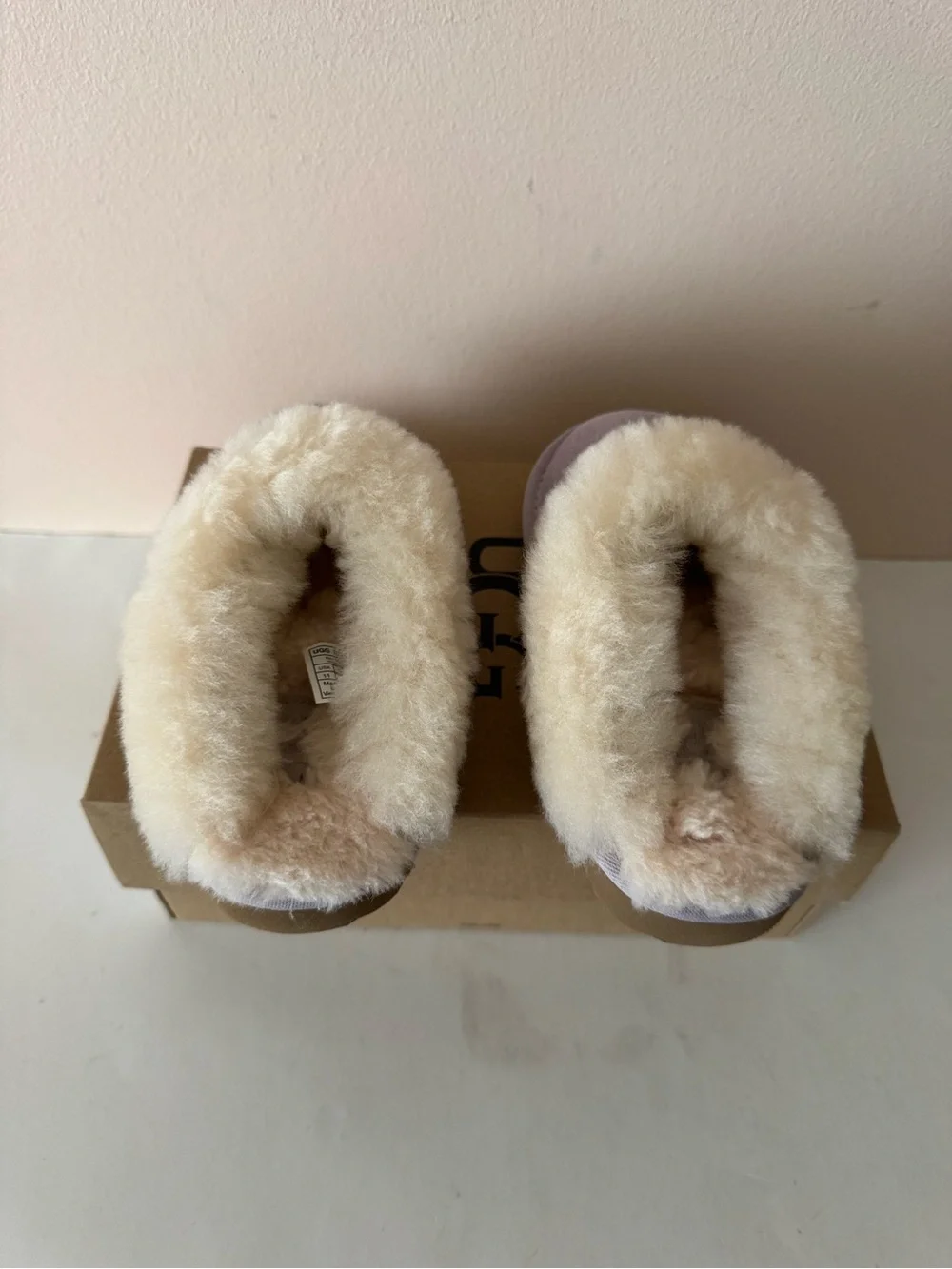 UGG Cluggette Cozy Lavender Shearling Clog Sliper with Cream Fur. Size: 11